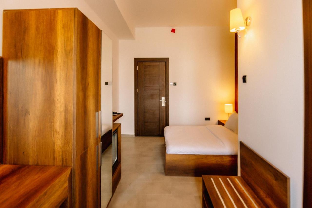 Cezar'S Airport Hotel Nikosia Exterior foto